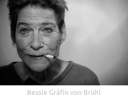 Bessie Bruehl /gallery HaPe Muff